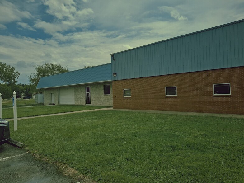 More Photos Of 501 Wilson Ln, Elkins Office Residential For Lease