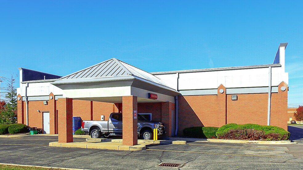 More Photos Of 900 Union Blvd, Englewood Drugstore For Lease