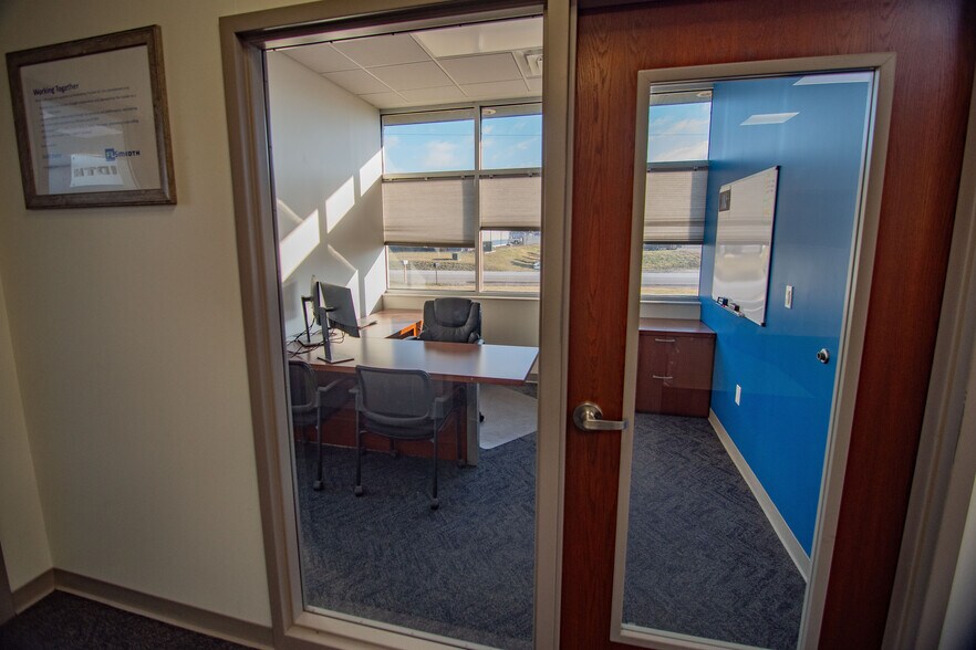 More Photos Of 371 Transpoint Dr, Dupo Warehouse For Lease