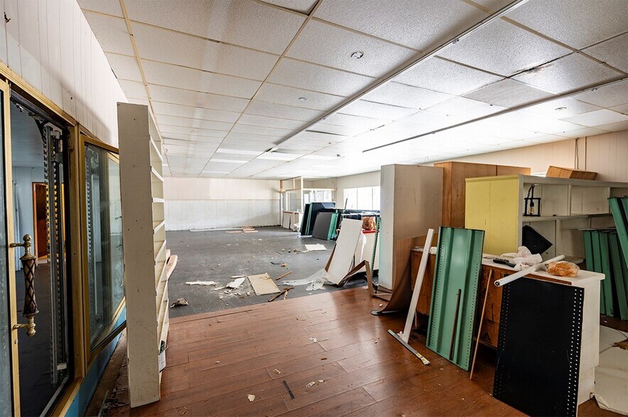 More Photos Of 1080 Johnson St SE, Dawson Specialty For Sale