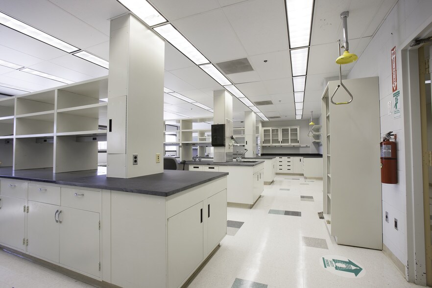 More Photos Of 1041 Route 202/206, Bridgewater Research And Development For Lease