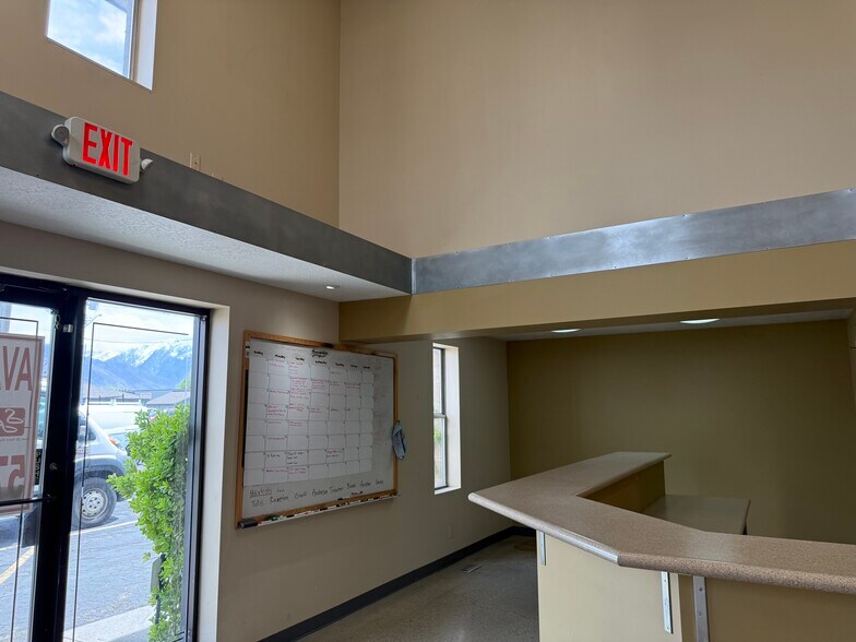 More Photos Of 3330 S 300 W, Salt Lake City Showroom For Lease