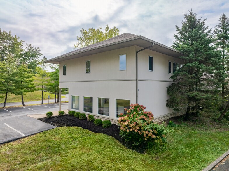 More Photos Of 171 Green Meadows Dr S, Lewis Center Office Residential For Sale