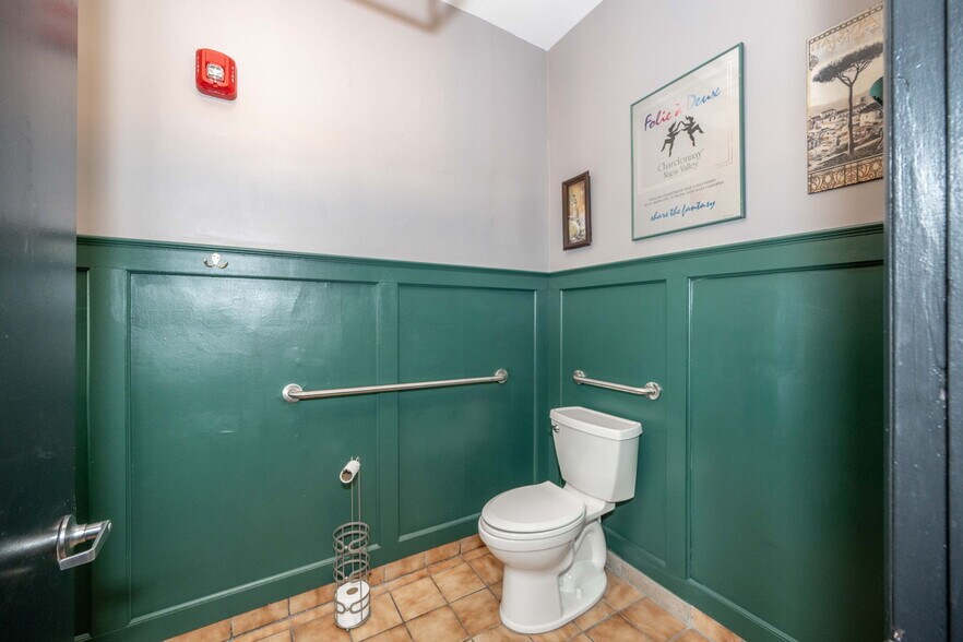 More Photos Of 2015 Madison rd, Cincinnati Storefront Retail Residential For Lease