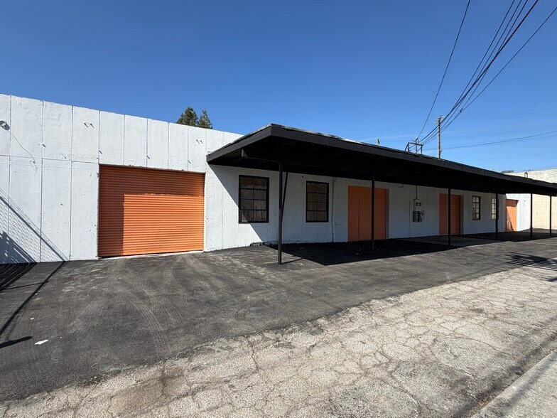 More Photos Of 3014 Floyd St, Burbank Warehouse For Sale