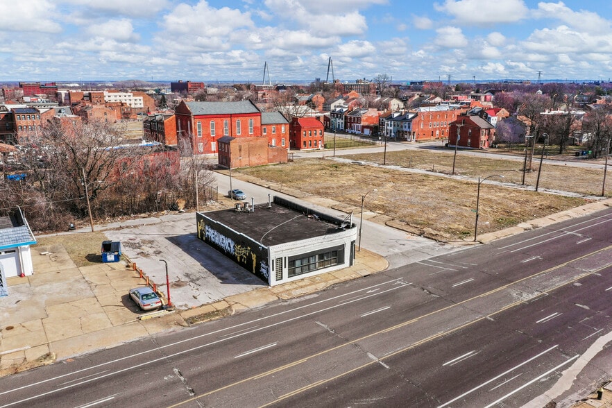 More Photos Of 2600 N Florissant Ave, Saint Louis Flex For Sale