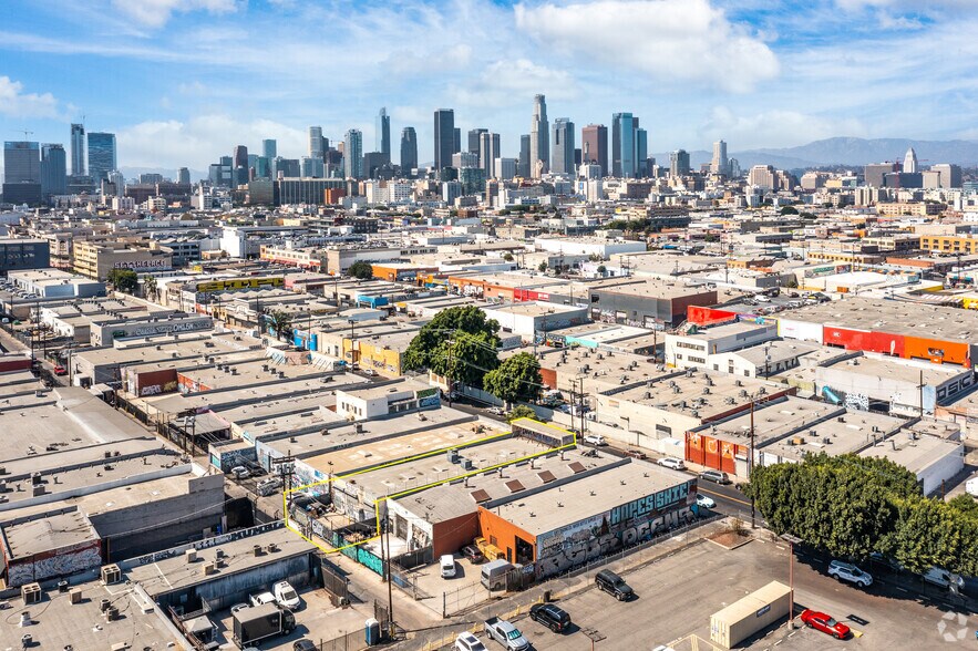 More Photos Of 1150 E 12th St, Los Angeles Showroom For Sale