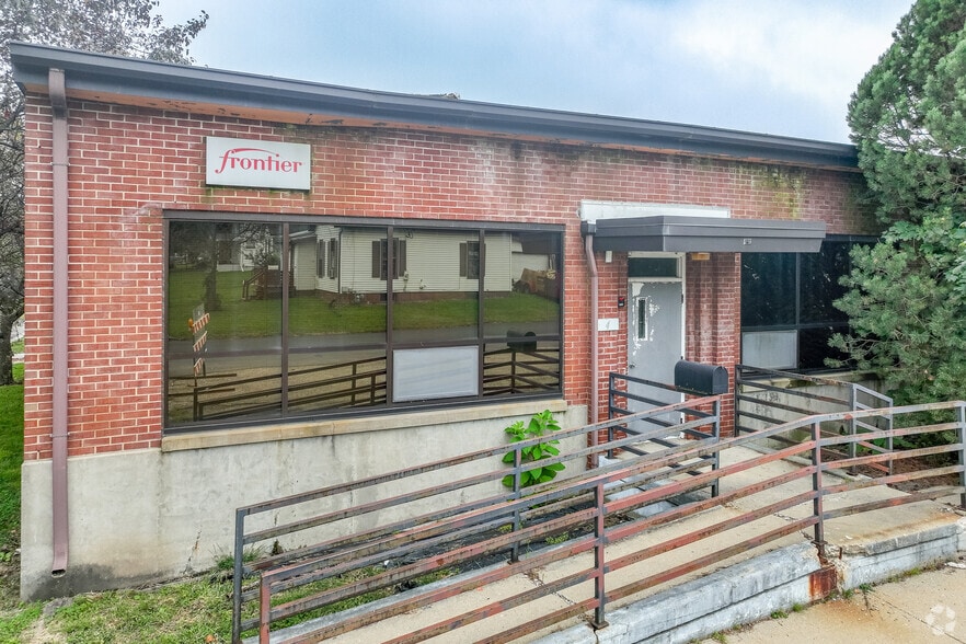 More Photos Of 947 E Clinton St, Freeport Warehouse For Sale