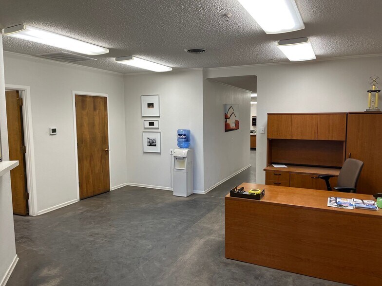 More Photos Of 2411 Avenue E, Lubbock Industrial For Sale