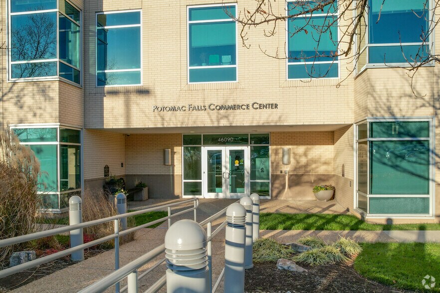 More Photos Of 46090 Lake Center Plz, Sterling Medical For Lease