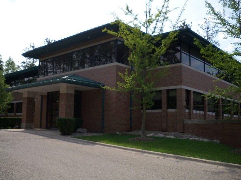 More Photos Of 8451 Boulder Ct, Commerce Township Office For Lease