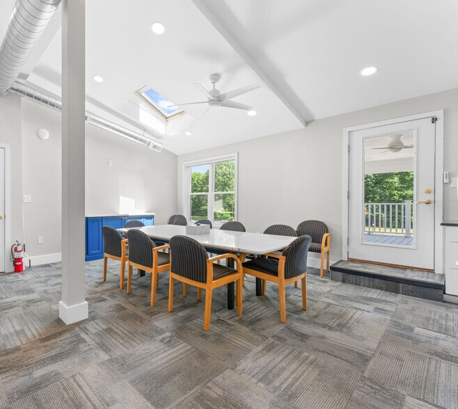 More Photos Of 580 Washington St, Easton Office For Lease