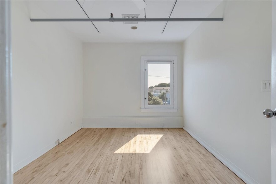 More Photos Of 2525 Main St, Santa Monica Office For Lease