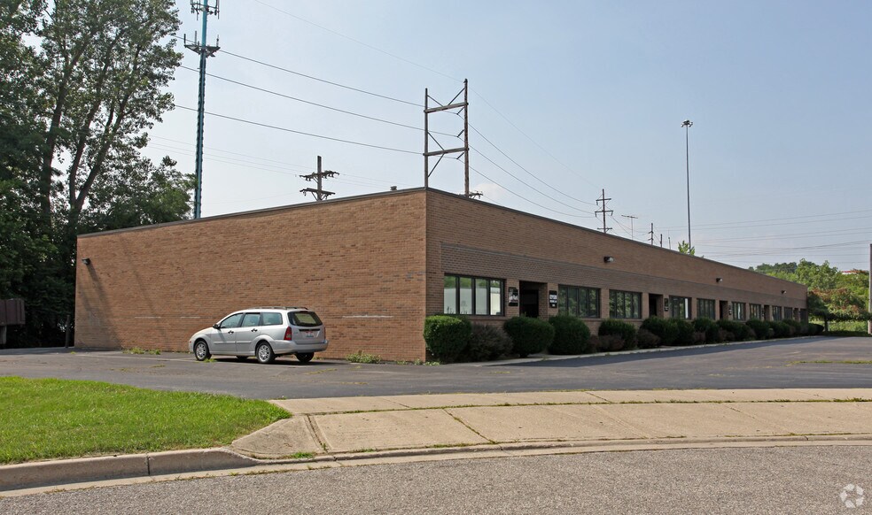 Primary Photo Of 1403-1431 Business Center Ct, Dayton Light Distribution For Sale