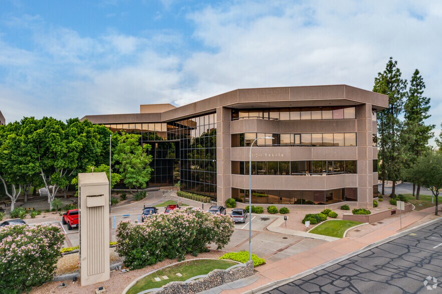 More Photos Of 2001 W Camelback Rd, Phoenix Office For Lease