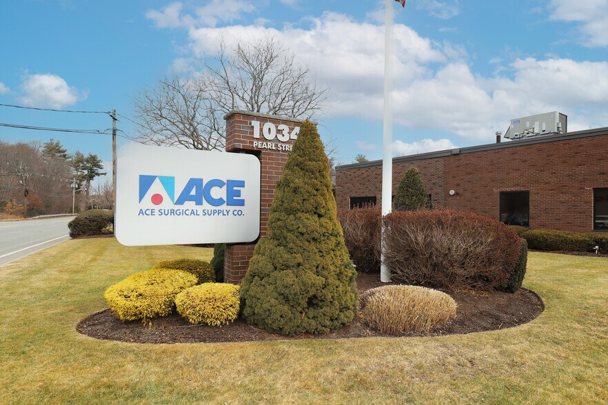 More Photos Of 1034 Pearl St, Brockton Warehouse For Lease