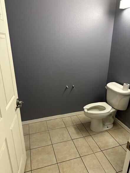 More Photos Of 3111 Skyway Cir, Melbourne Warehouse For Lease