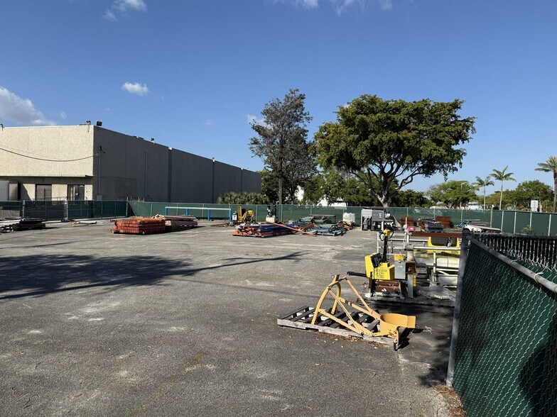 More Photos Of 2001 Australian Ave, Riviera Beach Warehouse For Lease