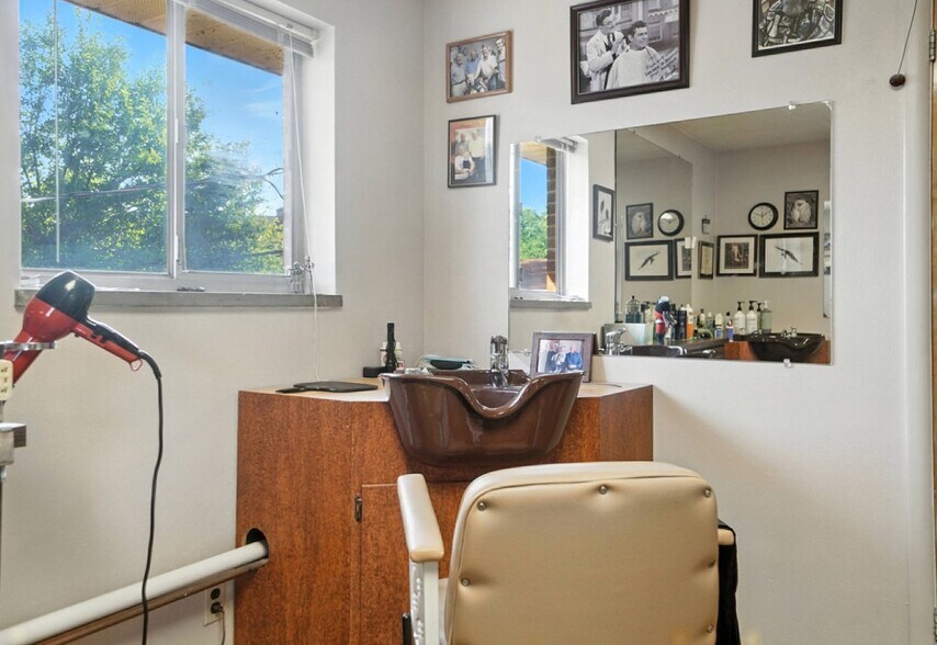 More Photos Of 5402-5404 N Main St, Dayton Office For Sale