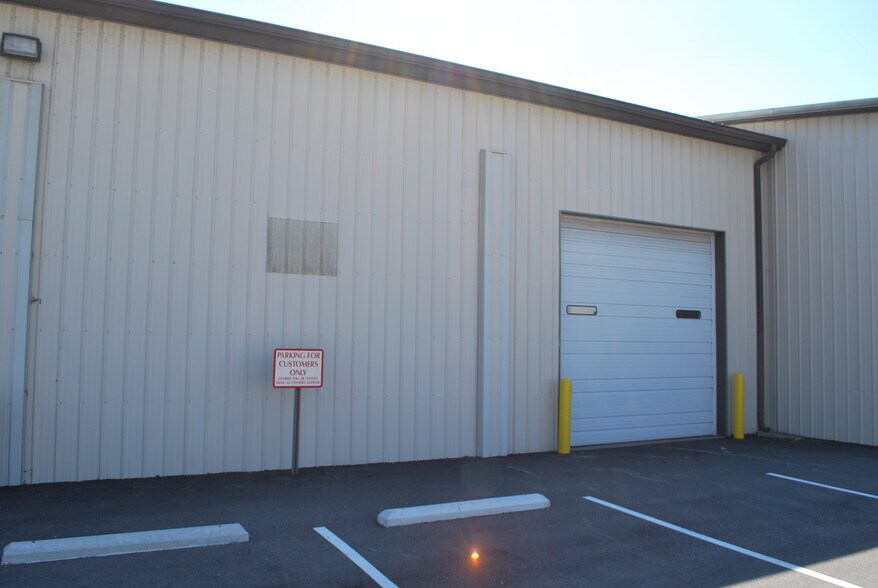 More Photos Of 2101-2111 W Godman Ave, Muncie Light Distribution For Lease