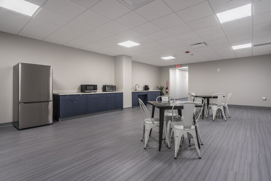 More Photos Of 55-75 Erieview Plz, Cleveland Office For Sale
