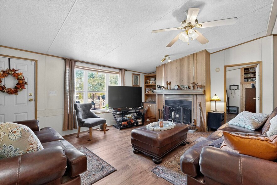 More Photos Of 15711 La Hacienda Dr, Austin Light Manufacturing For Sale