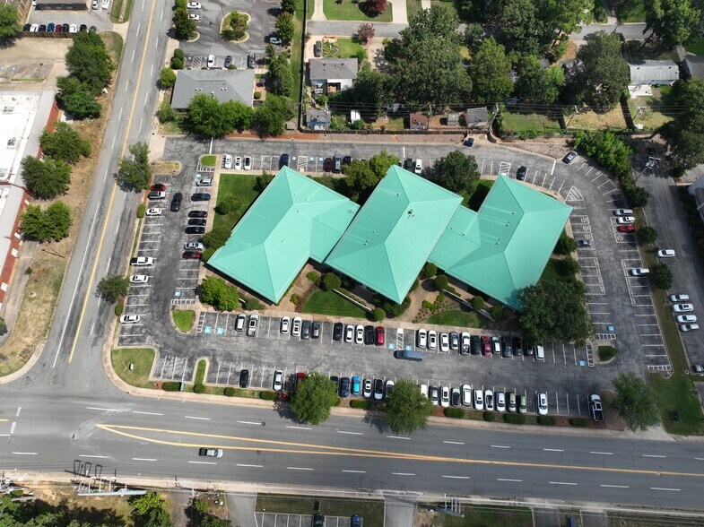 More Photos Of 10310 W Markham St, Little Rock Medical For Sale