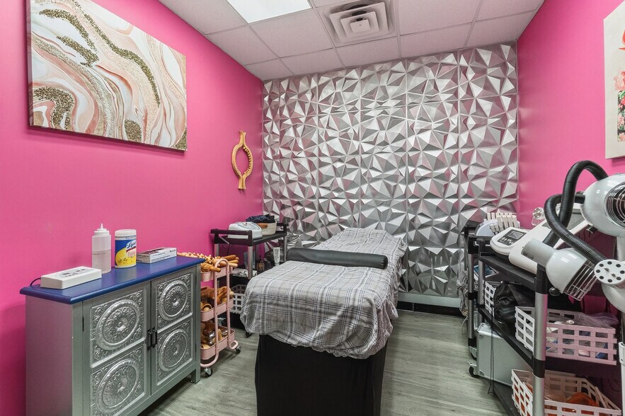 More Photos Of 3210 Prosperity Church Rd, Charlotte Office For Sale