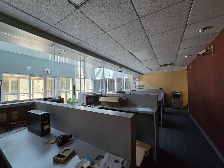 More Photos Of 3920 Whitebrook Dr, Memphis Bank For Sale