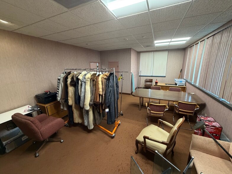 More Photos Of 9029 Metcalf Ave, Overland Park Freestanding For Sale