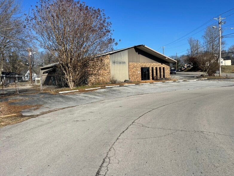 More Photos Of 2008 S Main St, Columbia Medical For Sale