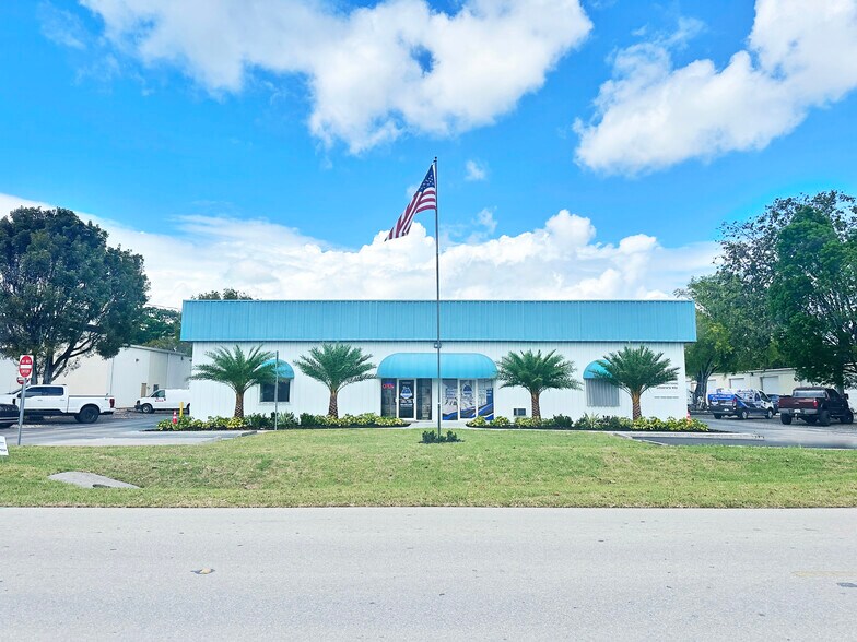 More Photos Of 4573 Enterprise Ave, Naples Manufacturing For Sale