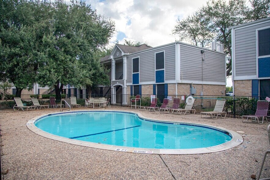 More Photos Of 8600 Theta St, Houston Apartments For Sale