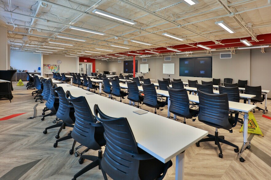 More Photos Of 604 Highway 332, Lake Jackson Office For Sale