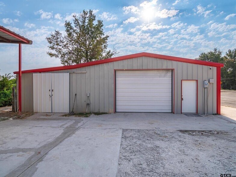 More Photos Of 702 Blackjack St, Winnsboro Flex For Sale