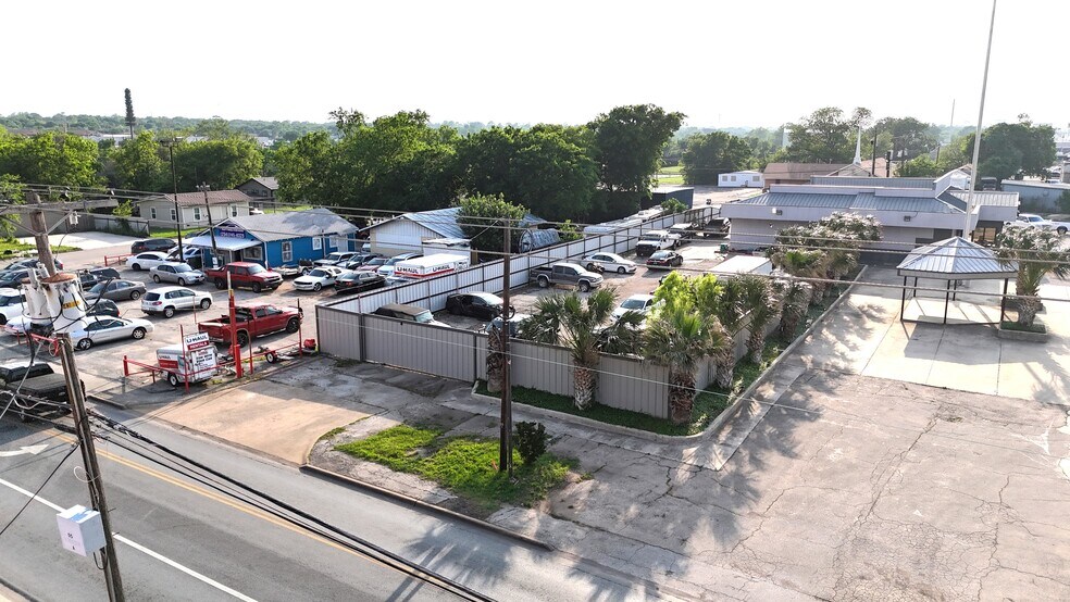 More Photos Of 404 E Veterans Memorial Blvd, Killeen General Retail For Sale