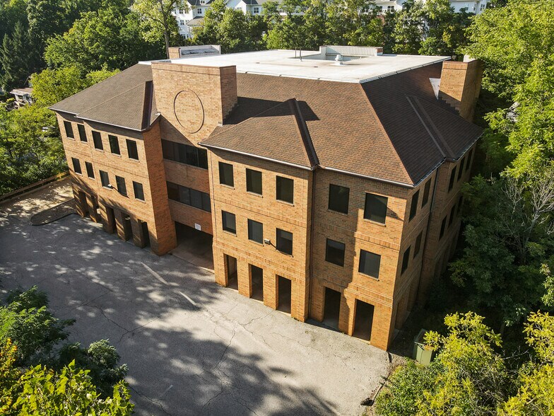 More Photos Of 8748 Brecksville Rd, Brecksville Office For Lease