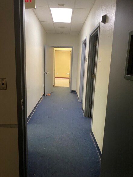 More Photos Of 9029 Airport Blvd, Los Angeles Post Office For Lease