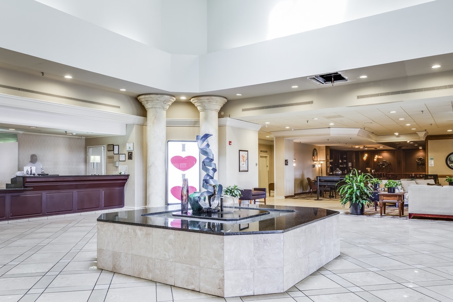 More Photos Of 601 Main St, Lynchburg Hotel For Lease
