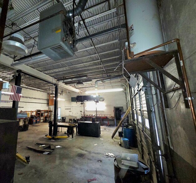 More Photos Of 1925 Old Chatham Rd, Martinsville Auto Repair For Sale