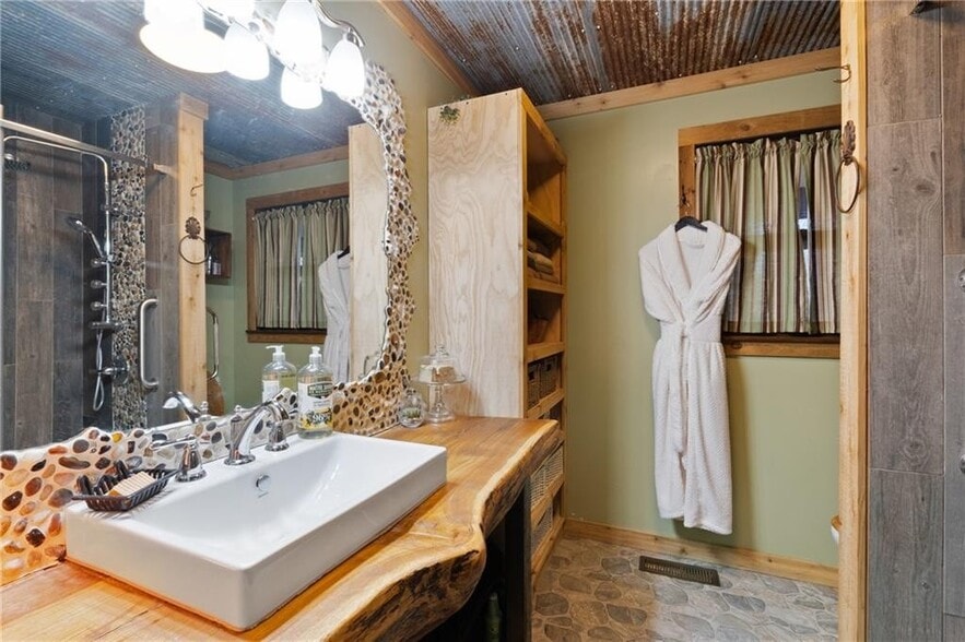 More Photos Of 1387 County Road 306, Berryville Hospitality For Sale