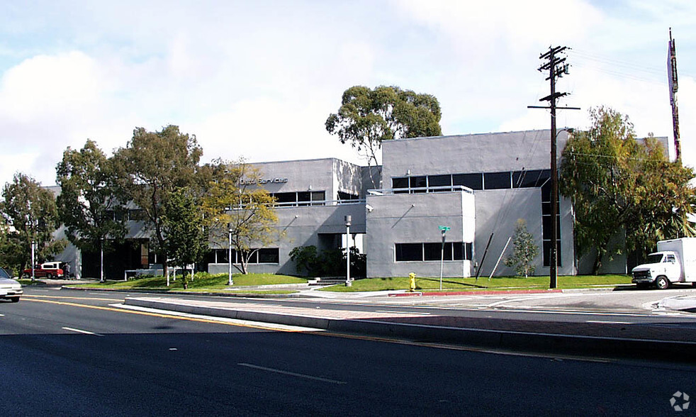 Primary Photo Of 17002 Prairie Ave, Torrance Flex For Sale