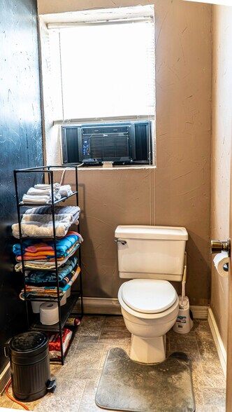 More Photos Of 120 N Main St, Yale Light Manufacturing For Sale