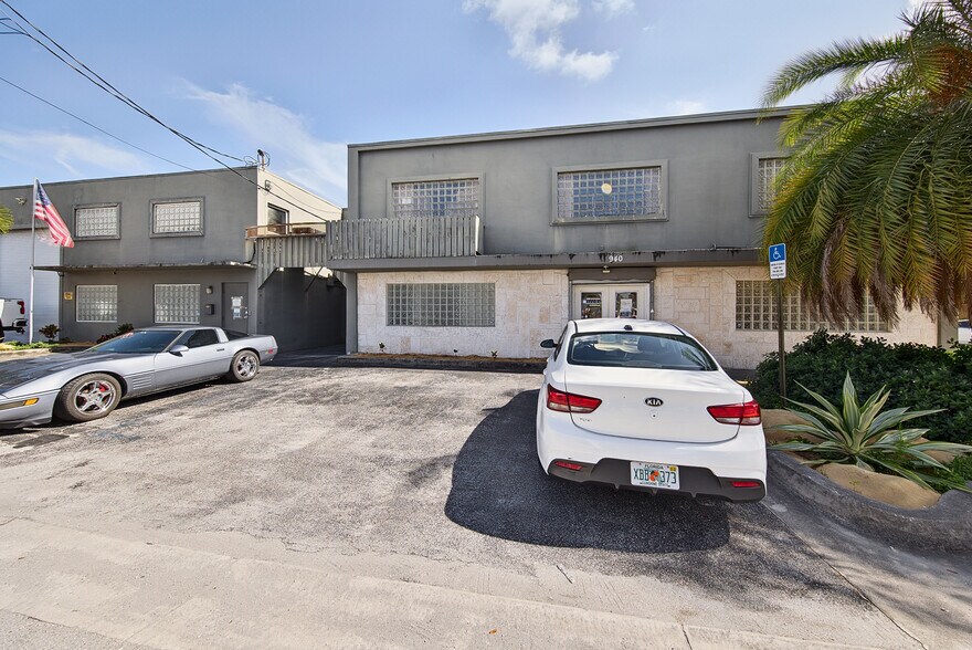 More Photos Of 936-940 NW 1st St, Fort Lauderdale Warehouse For Sale