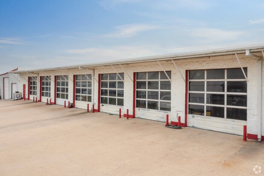 More Photos Of 502 N State Highway 342, Red Oak Industrial For Sale