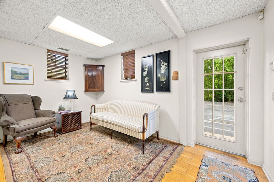 More Photos Of 300 Forest Ave, Chattanooga Office For Sale