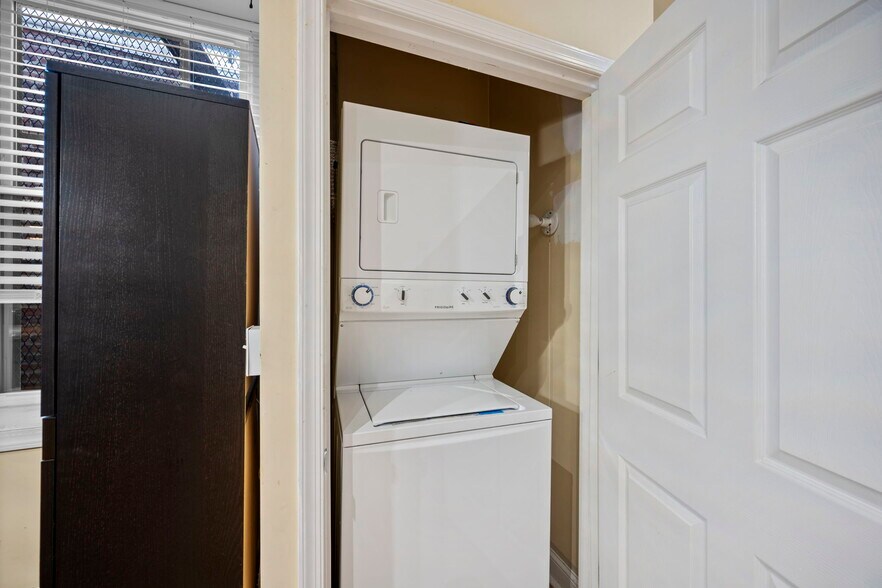 More Photos Of 338 N Charles St, Baltimore Storefront Retail Residential For Sale