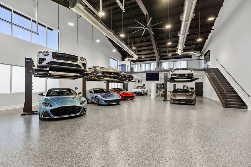 More Photos Of 3584 Plover, Naples Warehouse For Lease