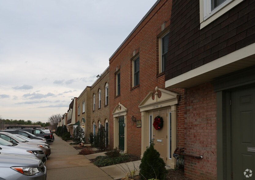 More Photos Of 15720-15754 Crabbs Branch Way, Rockville Showroom For Lease