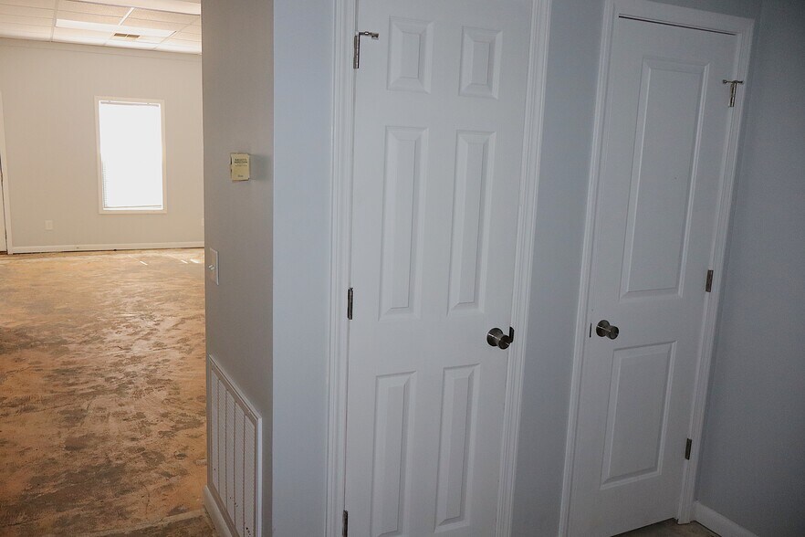 More Photos Of 501 Plaza Dr, Enterprise Storefront Retail Office For Sale